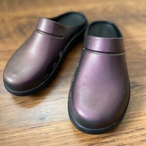 Oofos clogs Womens Size 9